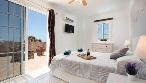 Villa Naranja with private heated pool, sea views, air conditioning, terrace, ITV and BBC channels, Wifi - Foto 4