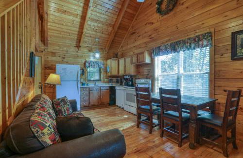 Creek Heaven - 2 Bedrooms, 2 Baths, Sleeps 6 Cabin by RedAwning - Foto 17