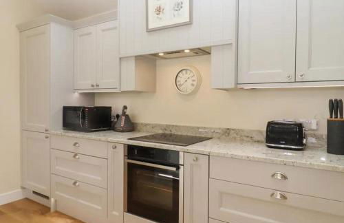 Beautiful Barn Stunning Views Parking & Garden - Photo 10