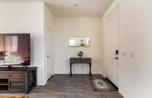 Spacious Modern Home in Sierra Lakes Fontana - Photo 3