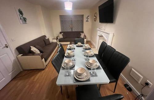 Big new house! 5BDR, sleeps 13, with parking - Foto 6