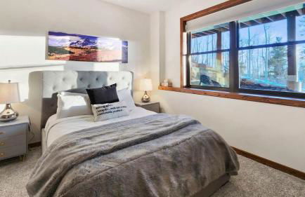 3BR+Loft Modern Mountain Retreat w Hot Tub - Foto 32