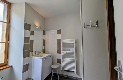 Maison de Bourg Rénovée avec Jardin et Salle de Jeux à Levroux - FR-1-591-204 - Foto 9