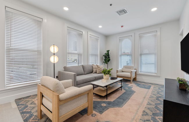 The Continental, powered by Placemakr - Downtown - Market Square - Photo 58