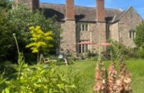 Tudor Romance- a historic manor house for holiday and corporate stays - Foto 22