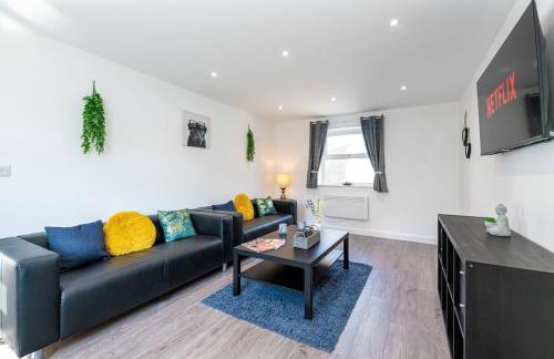 4BR New Build - Near Ferry Port - Great for Groups - Foto 32