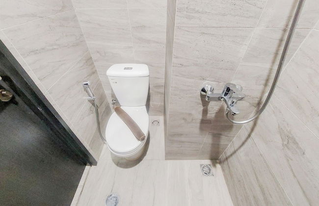 Homey And Cozy Living Studio At Collins Boulevard Apartment - Photo 9