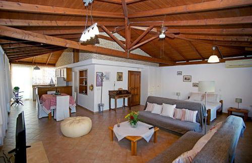 A View from the Attic Window. Kyparissia, Messinia - Foto 11