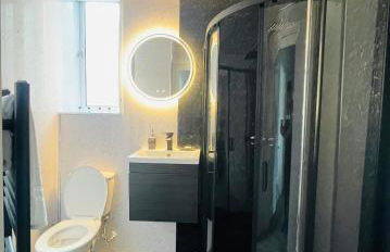 Luxury 3 Bedrooms Entire Flat - Self Check in & Check out - Photo 3