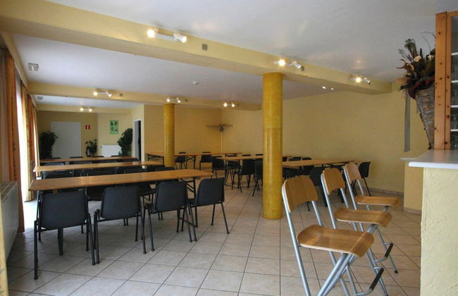 Spacious Stay With Terrace - Photo 17