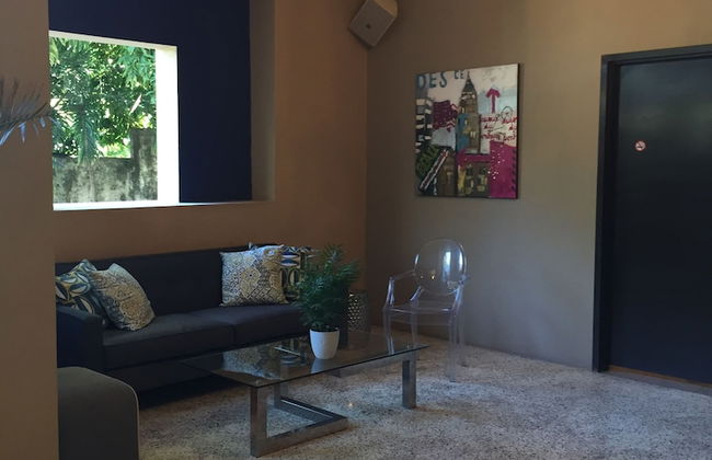 Palm Residence - Photo 2