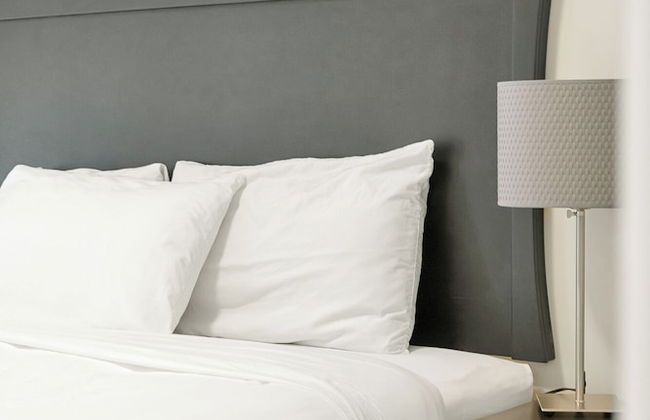 Lakefront Lux 2BR Symphony Of Comfort - Photo 4