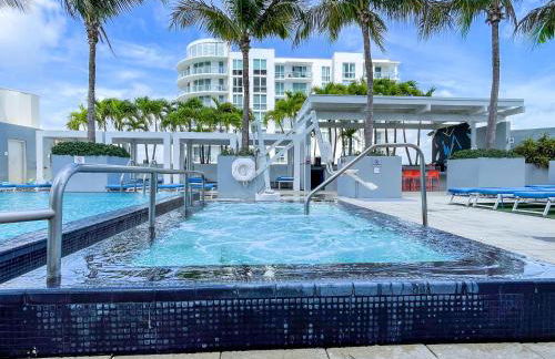 Luxury Corner 1 BR W Residence with Fantastic Intercoastal Views, Pool & Hot tub - Foto 16