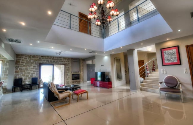 Amazing Villa Arios - Photo 1