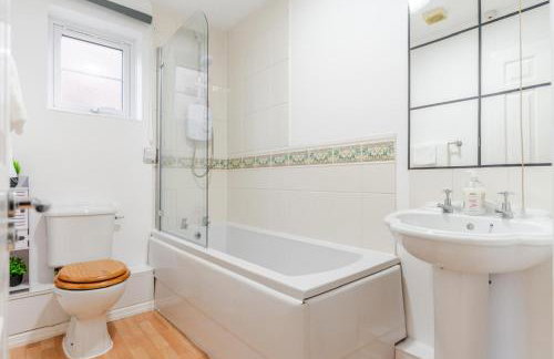 Modern Three Bedroom House Free parking wifi - Foto 12