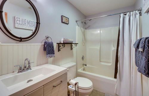 Hot Tub and Game Room Retreat Near Camelback - Foto 34