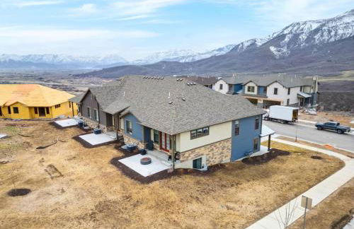 BRAND NEW Scenic Luxury Mountain Retreat - Photo 17