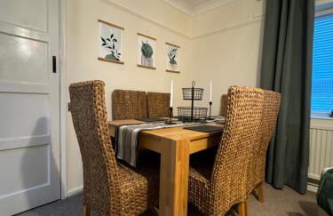 Cherry Blossom Apartment - 3 bed, parking, garden - Photo 52