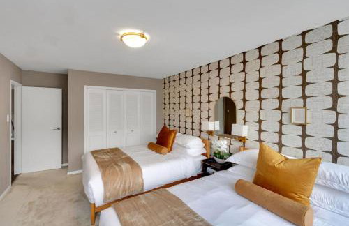 Large 3 bedroom Family Suite, Private Balcony, 5 min to DCA, Gym, Pool and more! - Photo 44