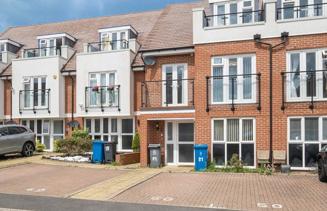 3 Bedroom and 2 Bath House with Balcony - Foto 49