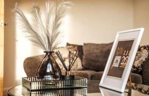 Mackie Residence - SJA Stays - 3 Bed Apartment with parking - Foto 24