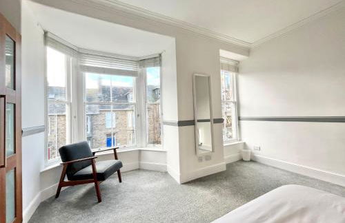 Spacious Home Near Seafront & Train Station 5 Bed Sleeps 10- Central Penzance - Foto 27