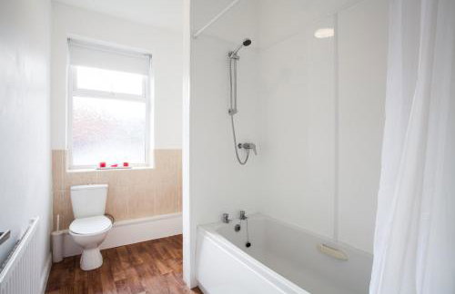 1 Fitzhamon Embankment APARTMENTS opposite Principality Stadium - LONG STAY OFFER - Foto 17