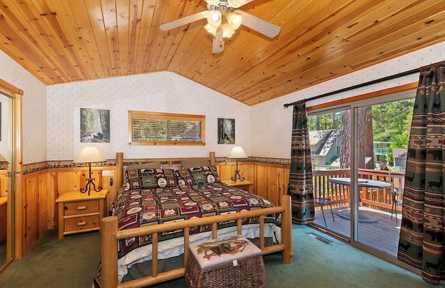 Teakwood Cozy Wood Cabin with Fireplace - Photo 8