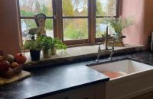 Tudor Romance- a historic manor house for holiday and corporate stays - Foto 10