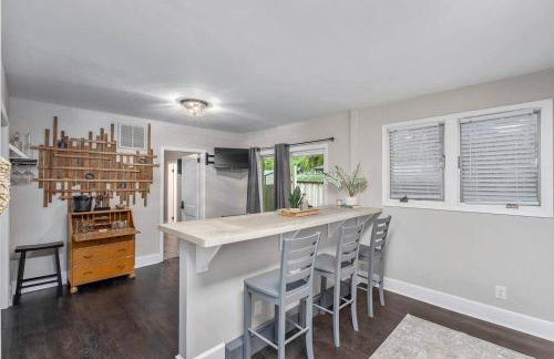 Quaint house, king bed 2min from down town - Photo 39