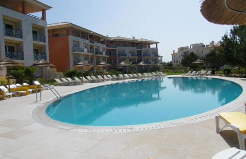 Luxurious first floor apartment with balconies overlooking pool and gardens. - Foto 16