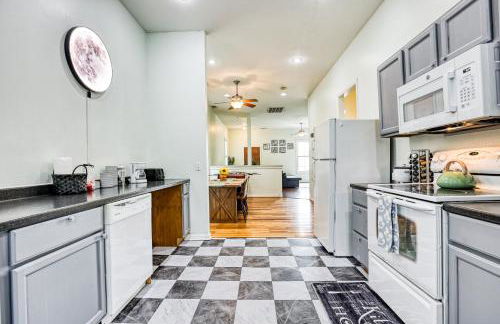 Prime Location - Stylish 2BR Minutes to Downtown - Foto 17