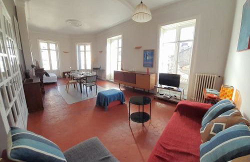 Les 7 balcons, Comédie-Corum-Gare, Parking, Spacieux Lumineux Haussmannien - Foto 2