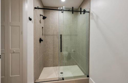 Impressive 2 bed 2 and a half bath City Center Condo with EV Charger - Foto 12
