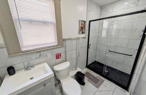 Spacious duplex retreat in city w/ Parking nearby - Foto 30