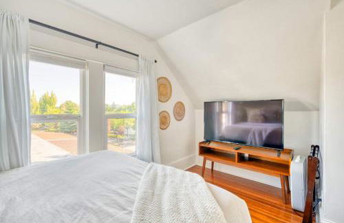 Stay Portland - Cute & Charming Portland Home 91 WalkScore - Photo 13