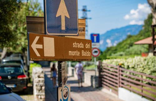 GARDA BALDO APARTMENTS - Photo 4