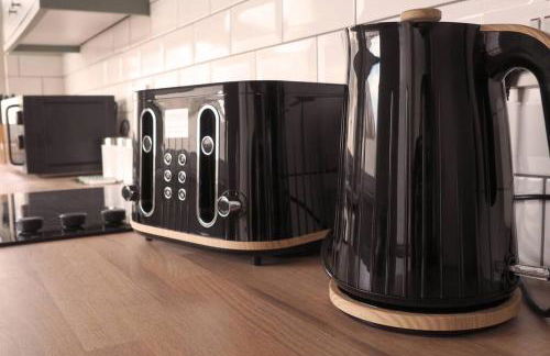 4 Bed - Parking - Near M4 - Ideal for Workers - Foto 14