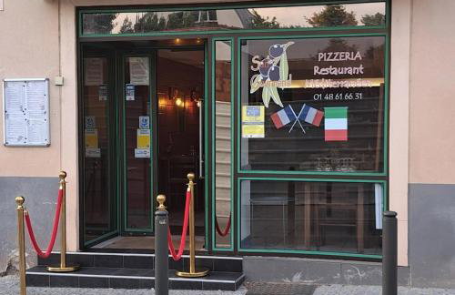 Airport Paris Eiffel Tower Center Roissy CDG - Foto 42