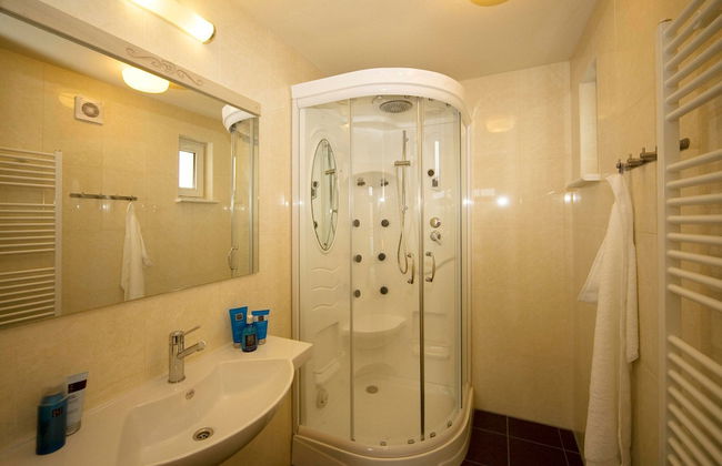 Villa With Private Garden - Foto 8