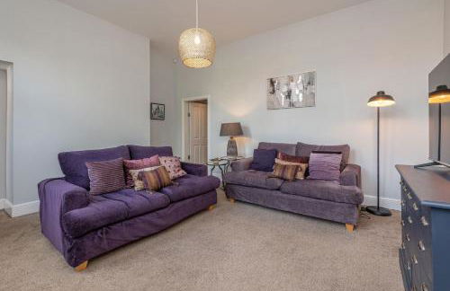 Contractors Business Families Relocation Accommodation enjoy Fast WiFi Large Screen Smart TV and SKY Sports in this Spotless Ground Floor apartment - Foto 13