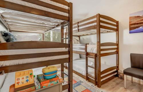 Pinetop Cabin Hot Tub BBQ Arcade Scenic Escape - Foto 40