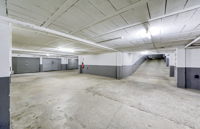 Beautiful Apartment With View - Photo 32