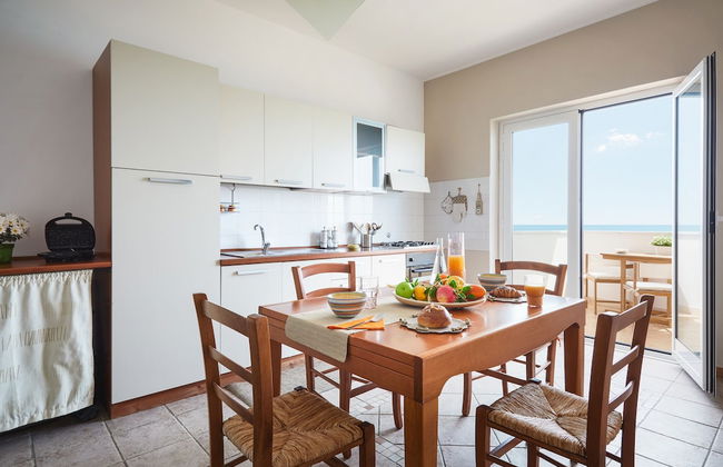 Orizzonte Casesicule, Fantastic Sea View with Balcony and Big Windows, Wi-Fi - Foto 10