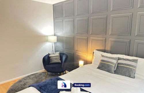 Spacious 3 BDR By Avalora Short Lets & Serviced Accommodation Queensway With Big Garden, Near Train Station, Airport & Large Driveway - Photo 15