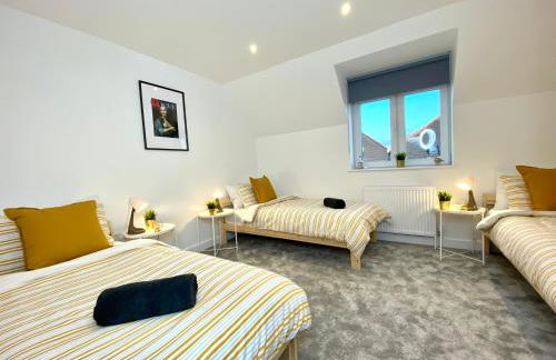 Amazing NEW Large 2 bedroom House - 5 Minutes to the nearest Beach! - Great Location - Garden - Parking - Fast WiFi - Smart TV - Newly decorated - sleeps up to 5! Close to Poole & Bournemouth & Sandbanks - Foto 3