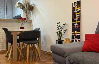 Split apartment - 5 min by car to the beach & city center - free public parking - Foto 9