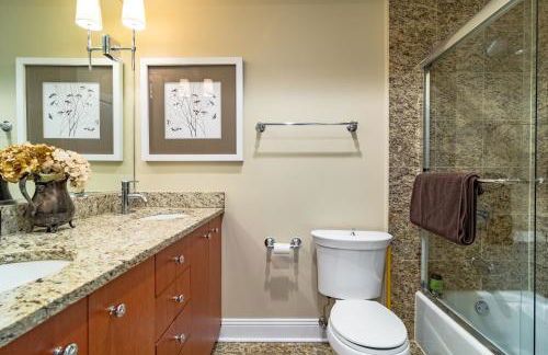 Luxurious Gold Coast 4BR 4-Story Villa with Parking Sleeps 12 Guests - Photo 31