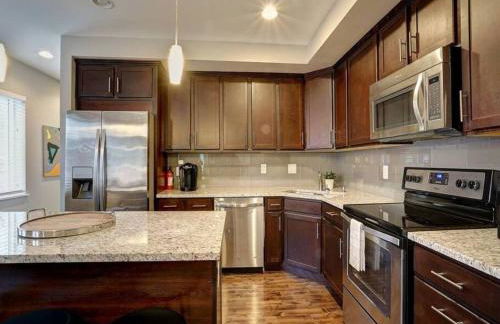 Two Comfy Condos Near City Center OTR UC Zoo - Foto 14