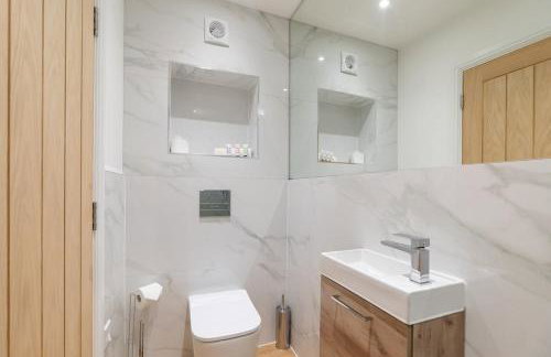 Sleek & Cozy 2BR Apartment for Your Stay # 3 - Foto 15